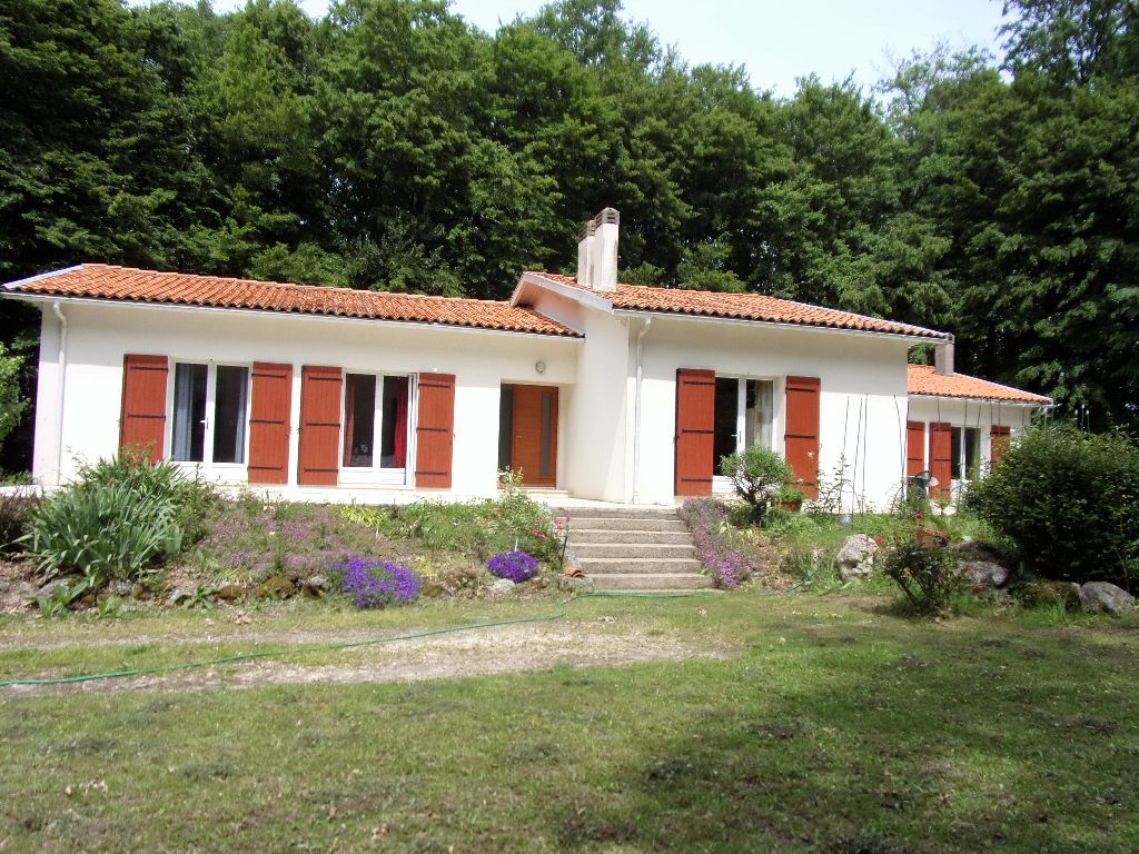 EXCLUSIVITE Maison de 206 m2 à JONZAC