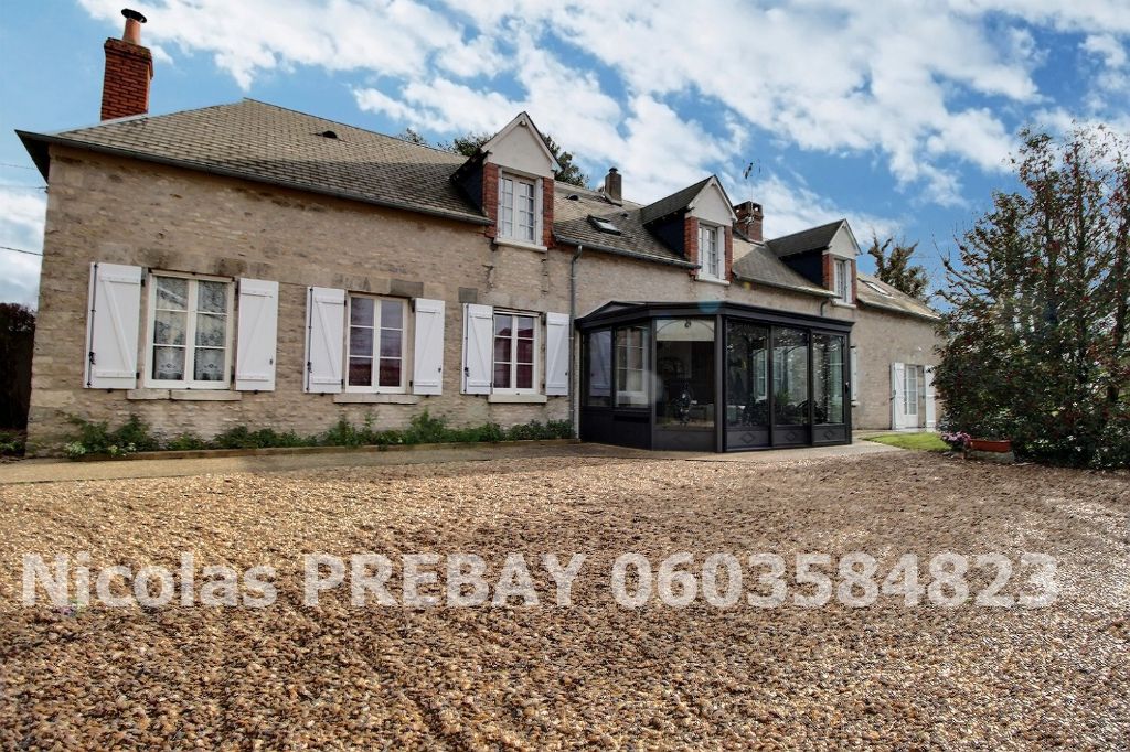 Maison en pierres avec dépendances et grand terrain