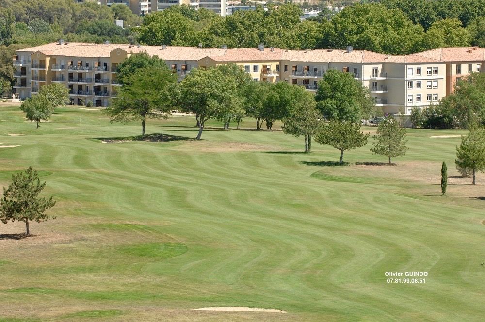 Appartement 2 pièces de 34 m2 avec terrasse, piscine et parking