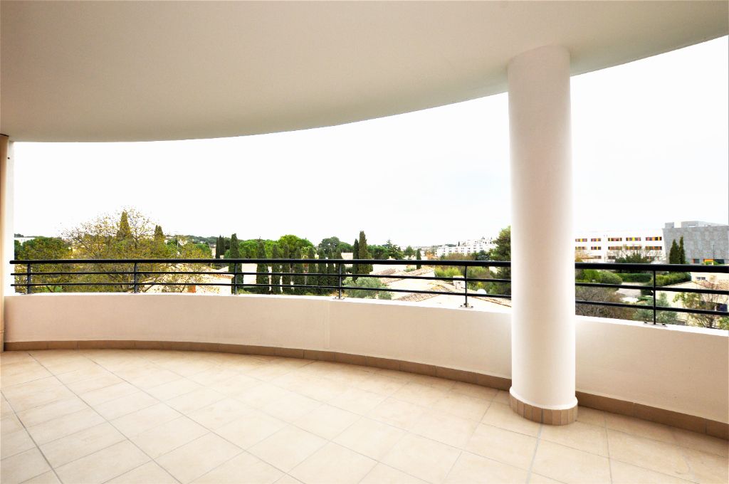 Appartement T3/T4 de 83 m² environ + terrasse 22 m² + Garage 15 m² + 1 place de parking