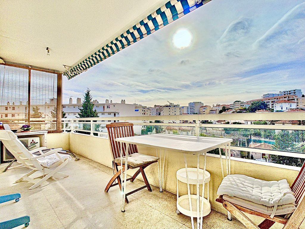 EXCLU : Cannes bas Petit Juas, Appartement triple exposition 4 pièces 77m2 avec 2 terrasses vue dégagée