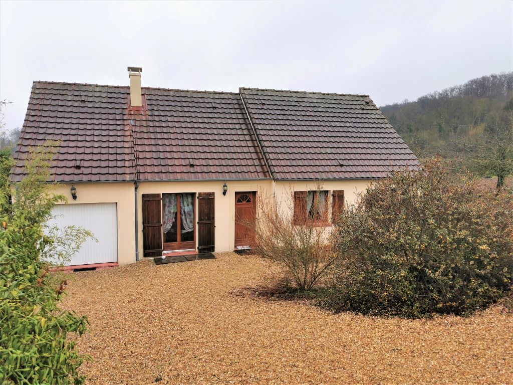 Maison 5 pièce(s) 100 m2, Vert en Drouais ( 28500 ) plain pied, 3 chambres, 1 garage, combles aménageables au dessus du garage,1 cellier/buanderie, terrain clos 810 m² Prix : 194 500 HAI