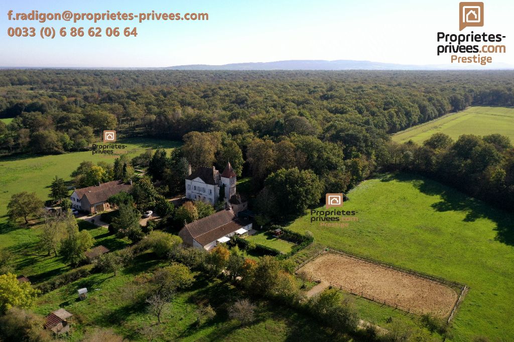 Domaine Bourgogne Sud sur 14 hectares forêt et parc