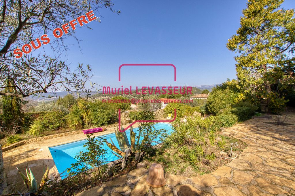 Villa T6  avec 2400m² terrain  vue dégagée collines et mer - Piscine et garage -