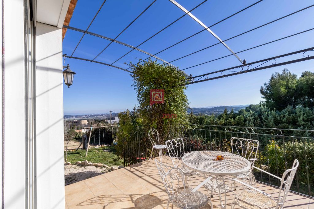 Maison de plain pied de 98m2  sur Rochefort Du Gard (30650) avec une superbe vue à 2 minutes des écoles