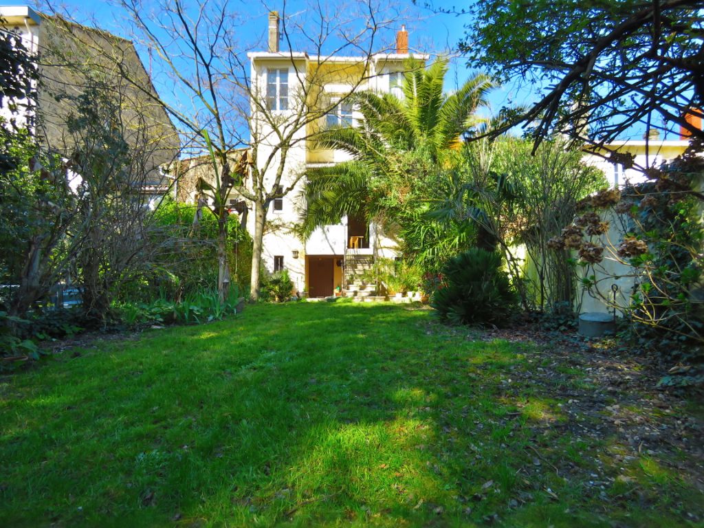 Belle maison Bordelaise en pierre, 6 chambres, cave, beau jardin exotique160m2