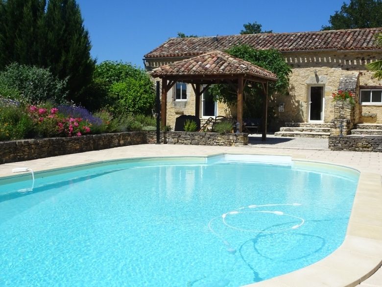 Propriété en pierre avec piscine au calme