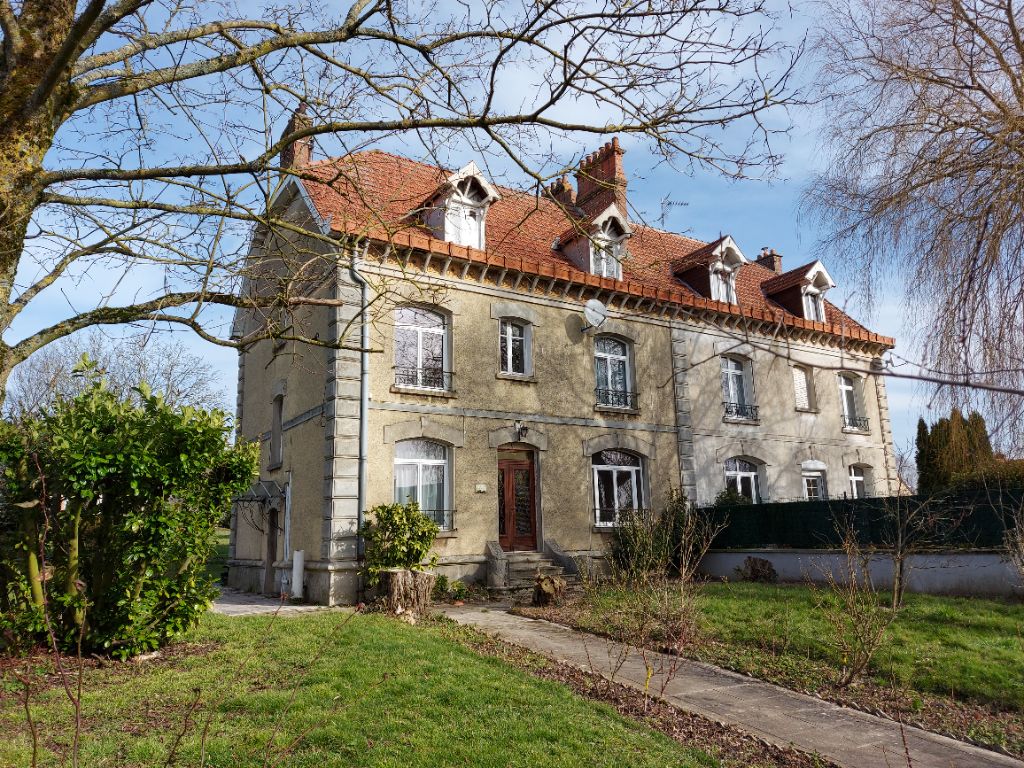 Maison de Maitre à restaurer 11 Pièces 180m2