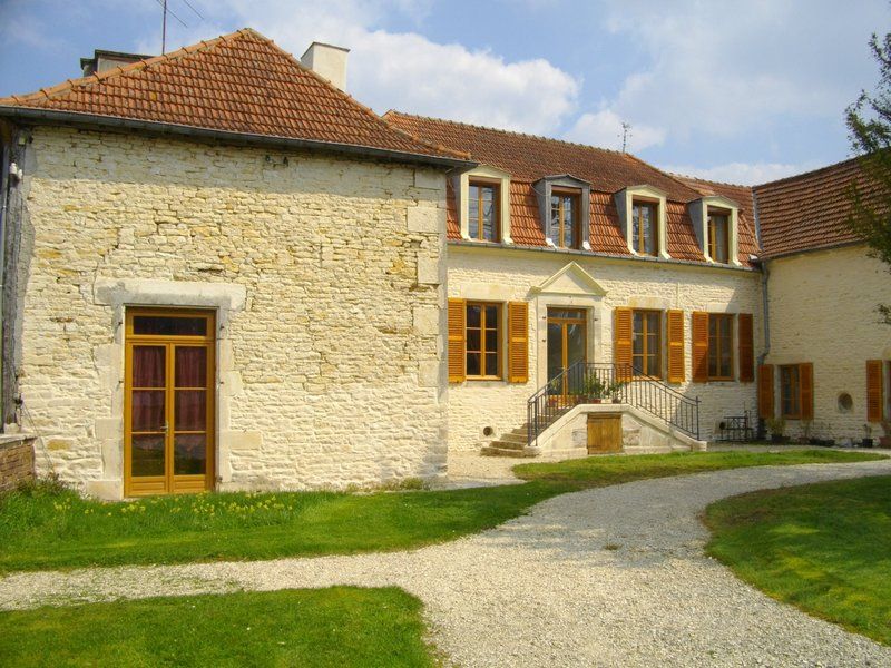 Magnifique manoir en pierre et pan de bois