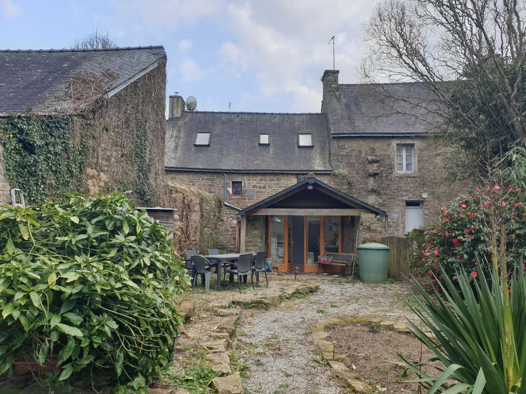 Maison de charme, grand jardin, centre ville de Guémené Sur Scorff