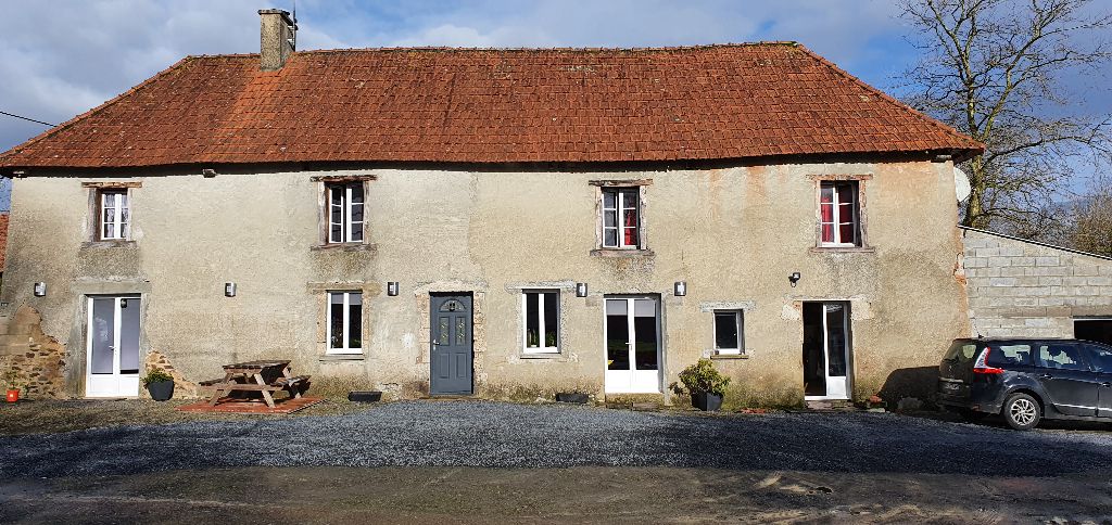 50620 Tribehou Maison ancienne 5 pièces 3 chambres + 1 bureau 162 m2 et coin de rivière