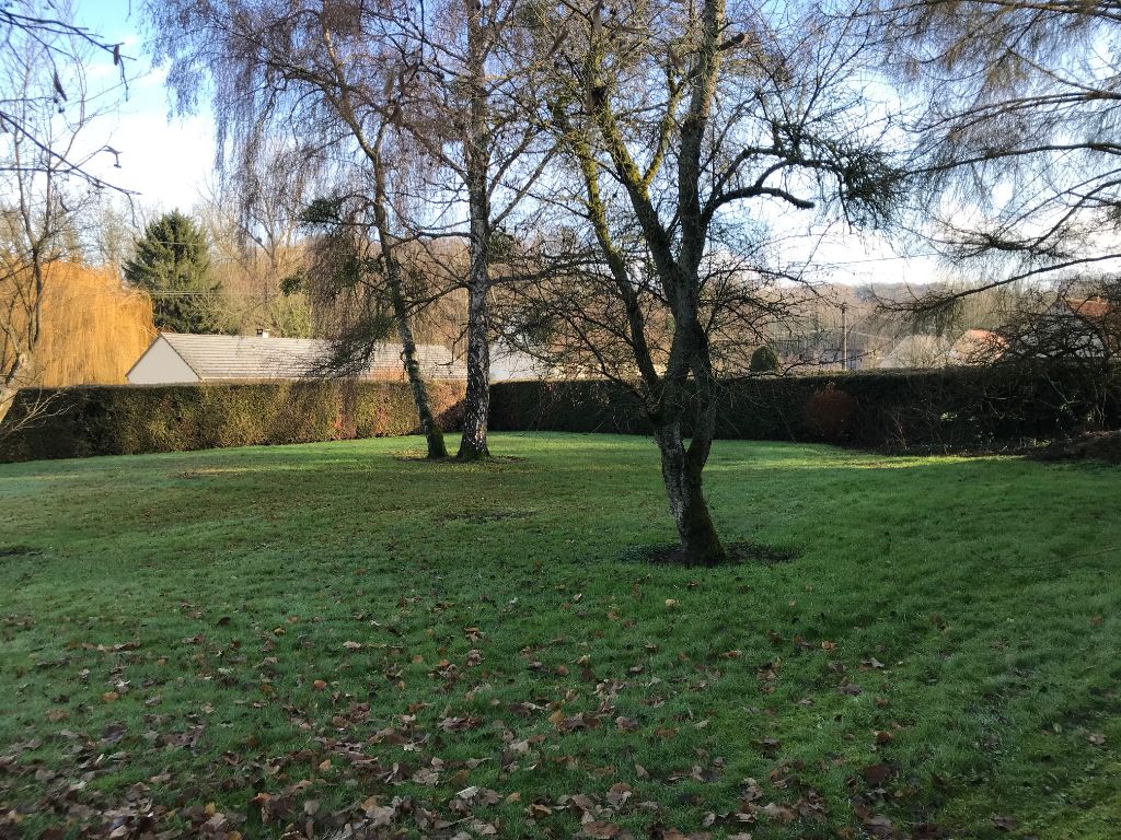 Terrain plat de 689 m2 à Urcel