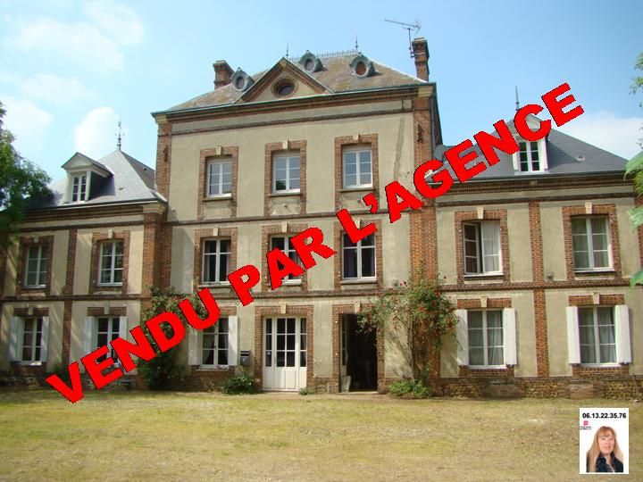 VENDU PAR L'AGENCE - Château du XIXème de 572M2  avec maison d'amis et bâtiments + 4 hectares de terrain plat