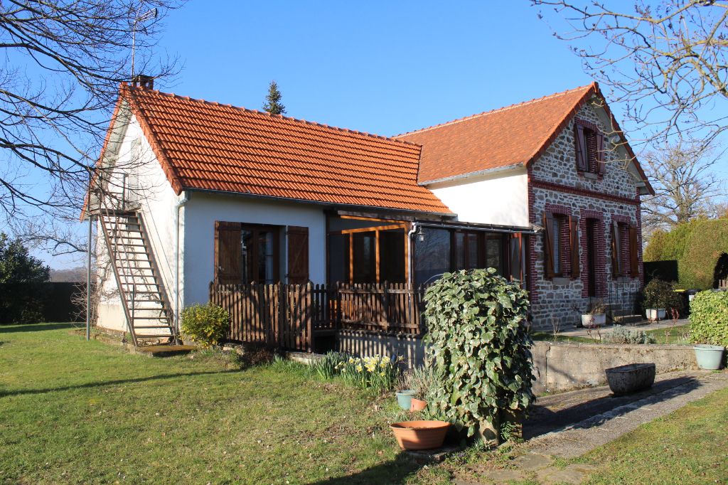 Maison avec dépendances , jardin de 1470m²