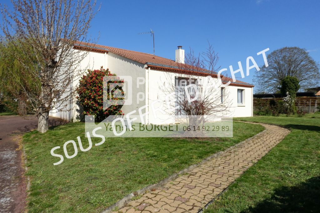 Maison plain-pied de 108 M²  avec dépendances et jardin - 85260 L'Herbergement