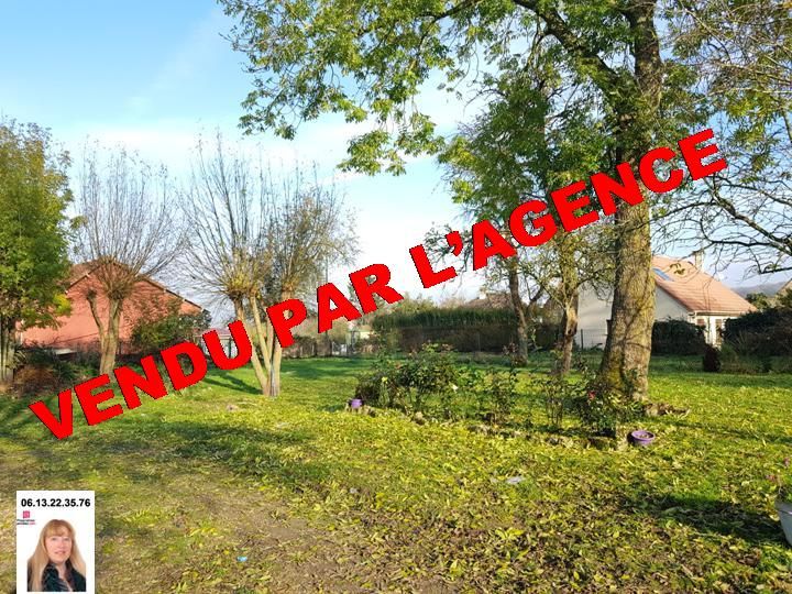 Civieres proche d'Ecos - Terrain plat constructible de 800 m2  situé dans un village, au calme -