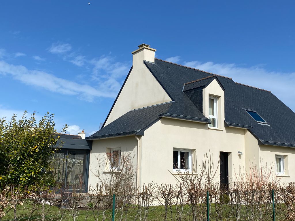 UNIQUEMENT CHEZ PROPRIETES PRIVEES Maison contemporaine 4 chambres