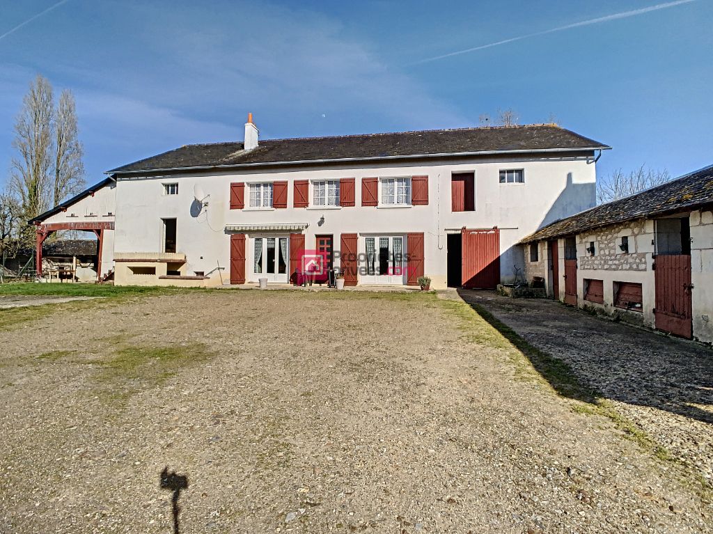 Maison de plain pied avec  5 chambres à 10 minutes de Chatellerault