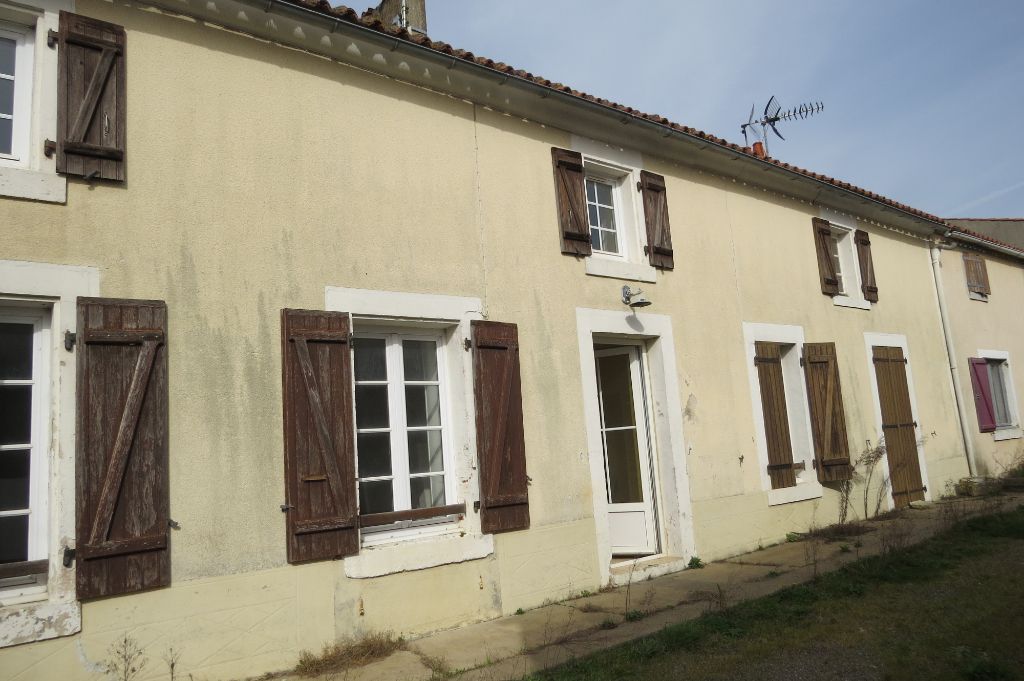 Ancienne longère avec belles surfaces et dépendances