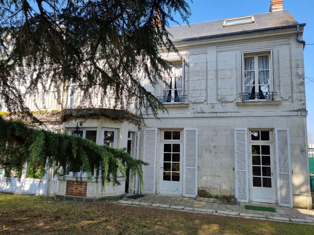 BELLE MAISON BOURGEOISE CENTRE DE VENDOME AGREMENTE DE SON JARDIN PAYSAGER