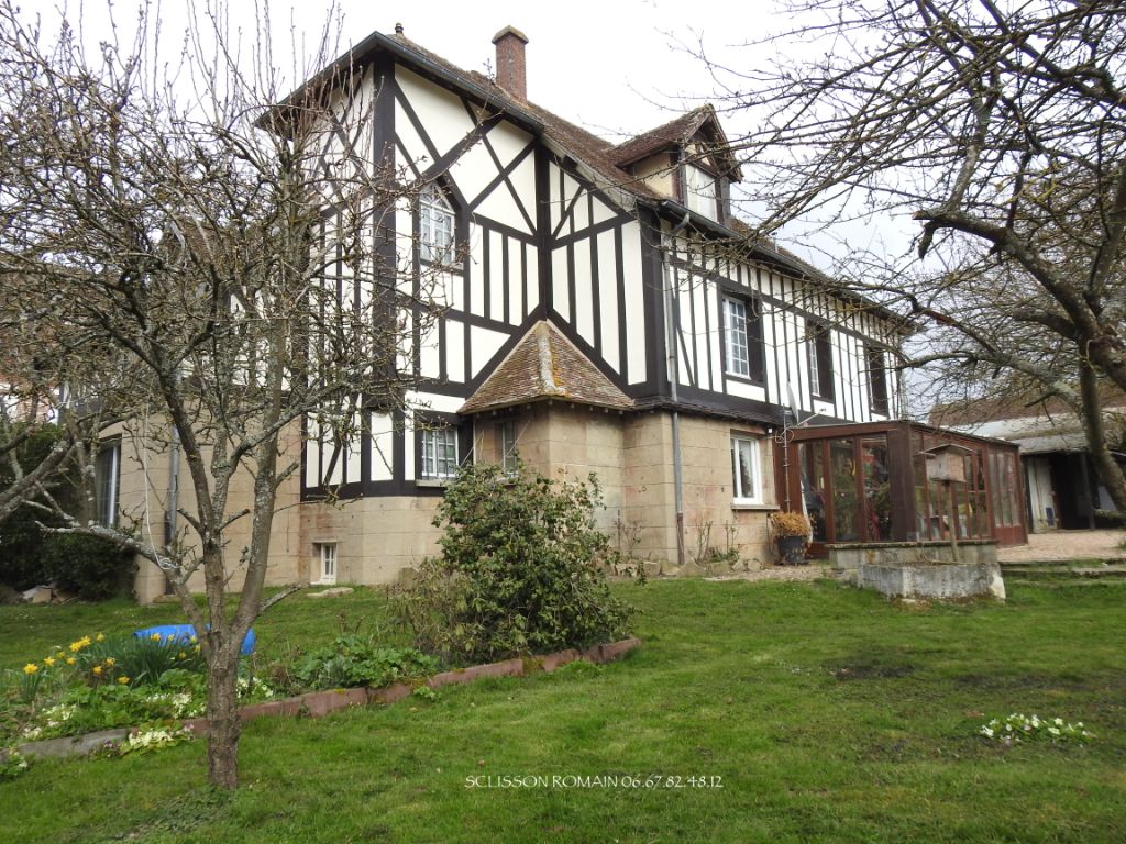 Maison Verneuil D Avre Et D Iton -185 m2 - 4 chambres - dépendances - terrain - prix 181 983 euros HAI