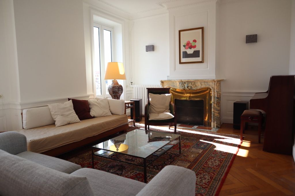 Appartement Villefranche Sur Saône 8 pièces de186 m2 (loi Carrez)
