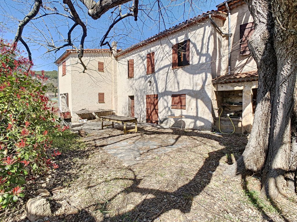 Maison Draguignan 10 pièce(s) 265 m2 - 3600 M2 DE TERRAIN