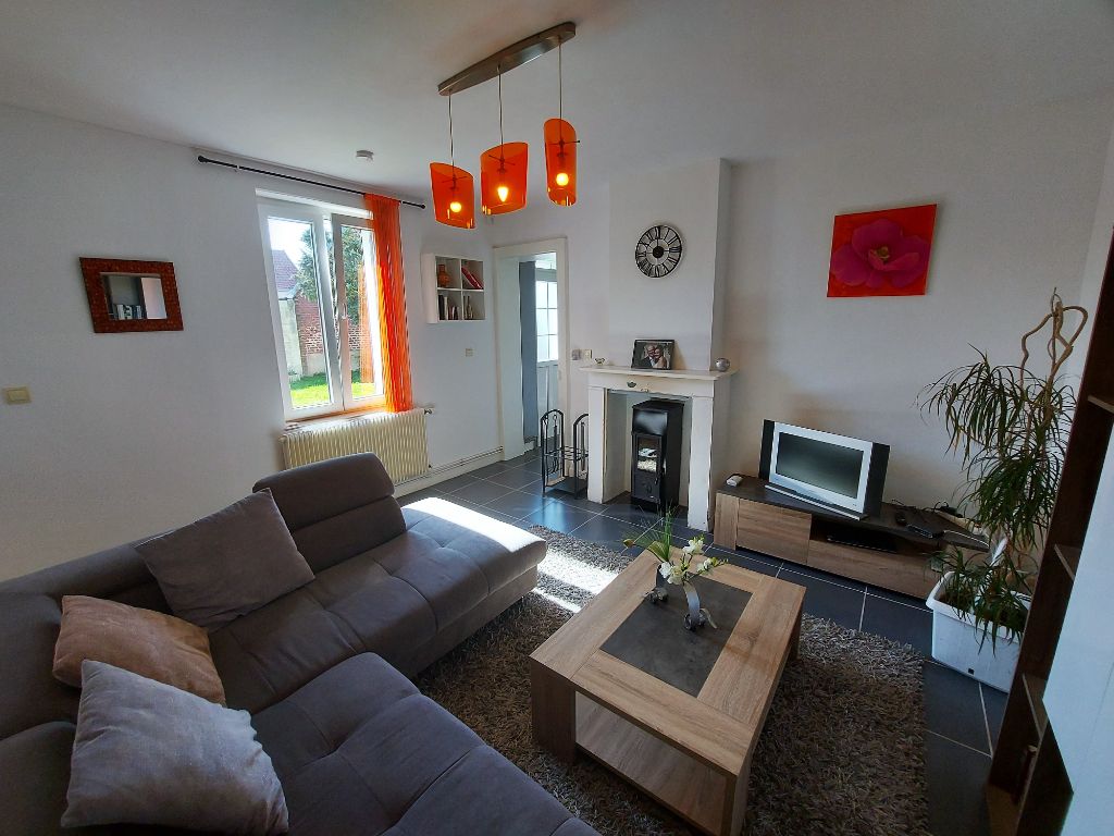 Maison de village rénovée située à 10 min au nord de Saint-Quentin