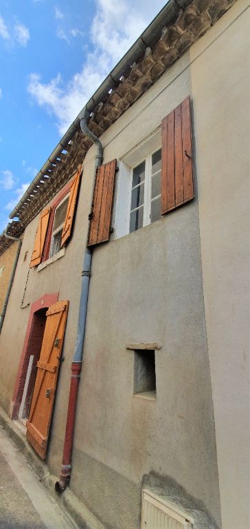 11000 - Investisseurs !!! Petite maison de village a rénover