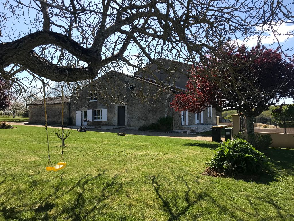 Belle propriété en pierre de 240m2 sur 3600m2 de terrain clos