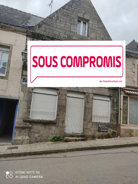 VENDU Maisons historique de marchand en pierre avec dépendance et jardin