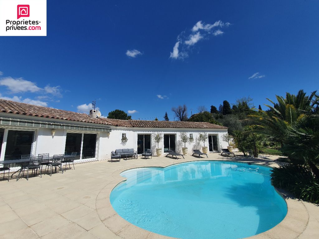 VILLA DE PLAIN PIED  6 PIECES 182 m2 PISCINE DOUBLE GARAGE