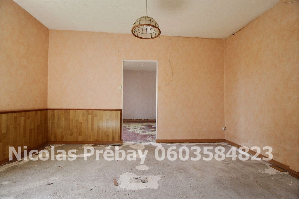 Maison de 60 m², 4 pièces, 2 chambres, dépendances, garage et terrain