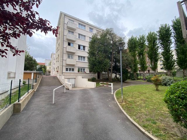 APPARTEMENT 81 M² SCEAUX 4 PIECES AVEC BALCONNETS, PLACE DE PARKING SECURISEE, CAVE