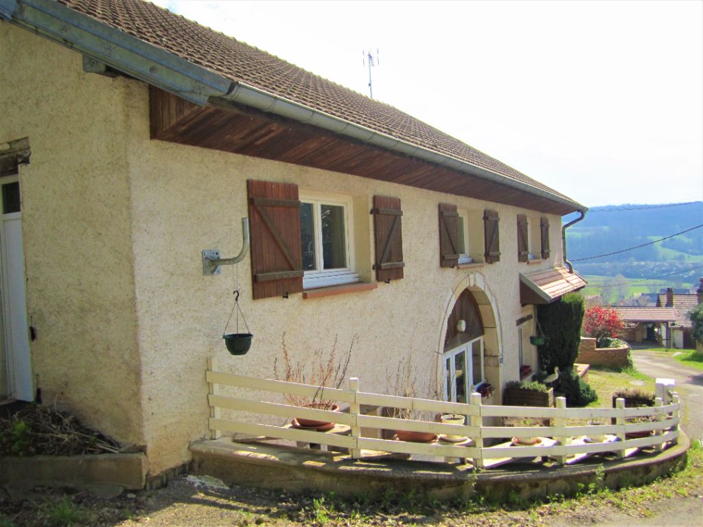 70000 Vesoul Maison de village 9 pièces 240 m2 à 155 990 euros