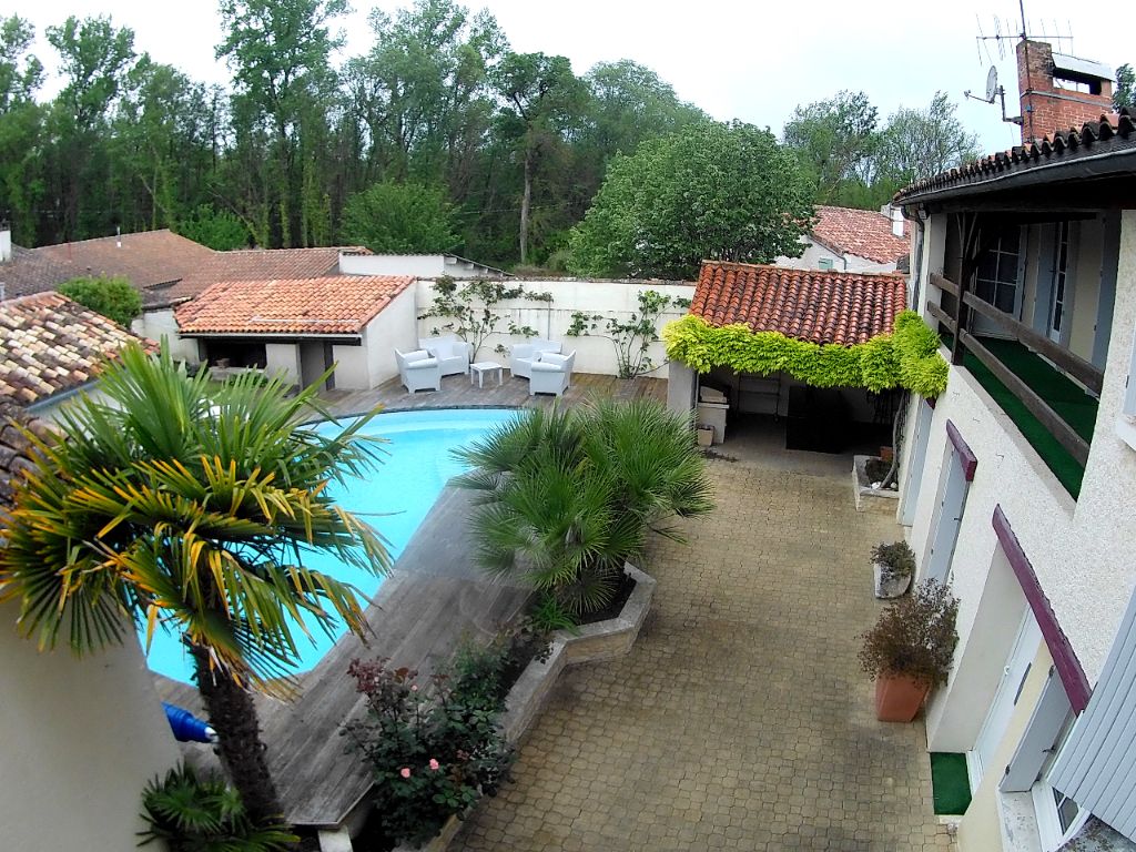 Maison Jarnac 10 pièce(s) 172 m2