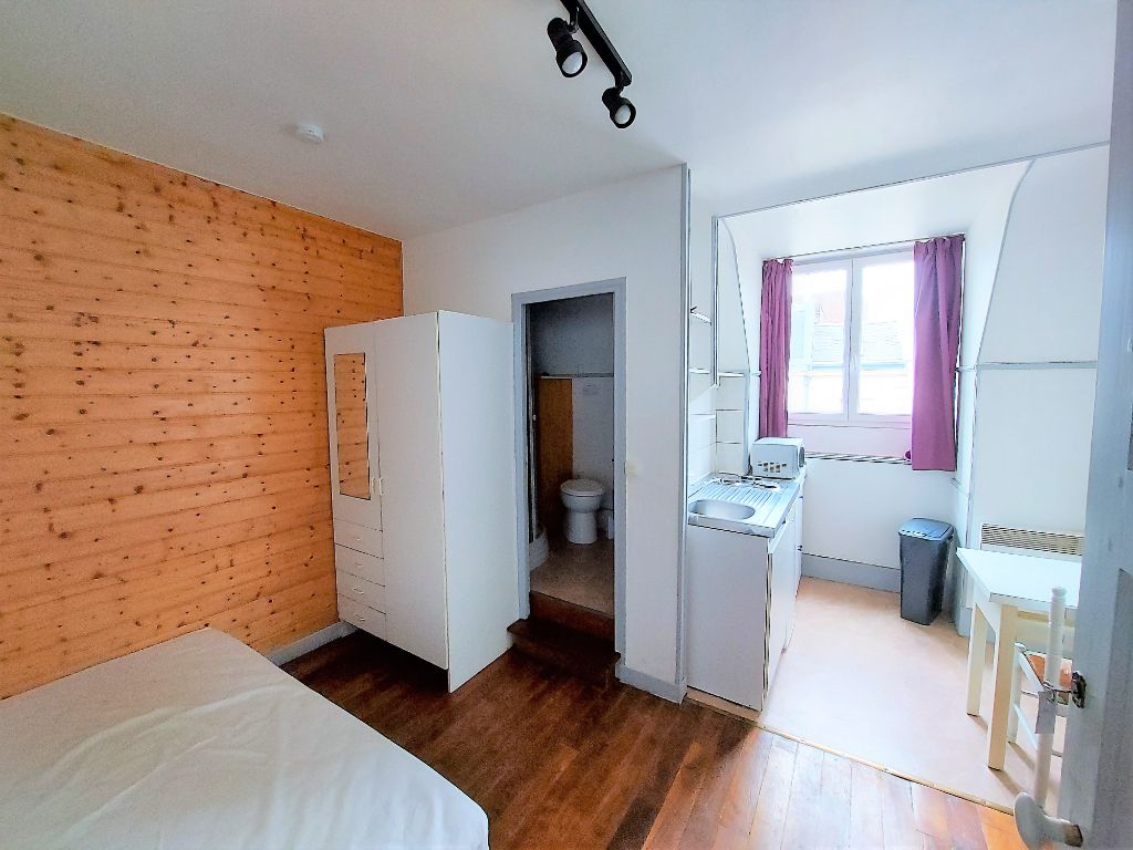 Studio meublé 1 pièce 14m2 - Hyper Centre ville St-Quentin - Voie piétonne