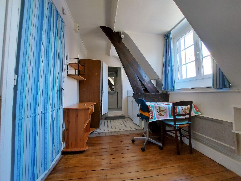 Studio meublé 1 pièce, 12m2 Hyper centre ville de Saint Quentin Voie piétonne