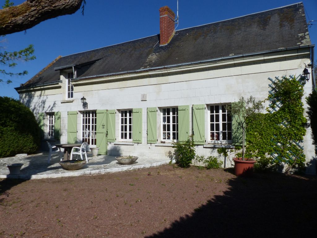 Maison Rigny Ussé  4 pièce(s) 81 m2, dépendances et terrain de 1hectares