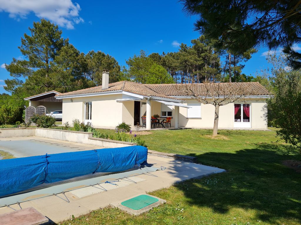 Maison contemporaine village proche Mussidan 6 pièces142 m2 jardin piscine