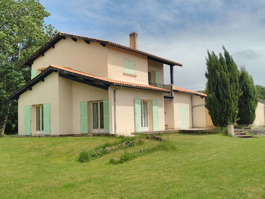 Maison de campagne 7 pièces 150 m2 terrasse jardin piscine