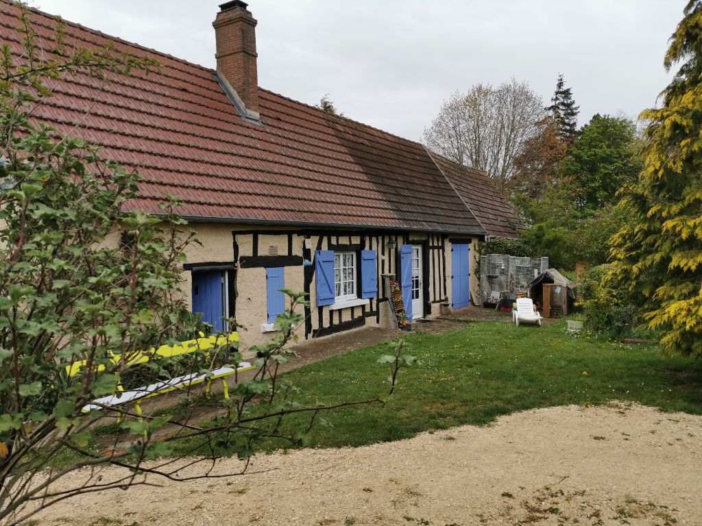 Maison Breteuil sur Iton (27160), 5 pièces, 105 m², cuisine indépendante avec insert , salon/séjour , 3 chambres, 1 garage , 1 dépendance,1 atelier  terrain clos de 1 140 m², prix HAI 146 990