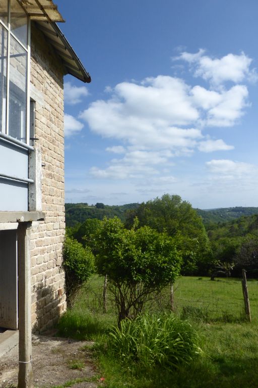 Maison et dépendances - Terrain 1400 m2 poss plus