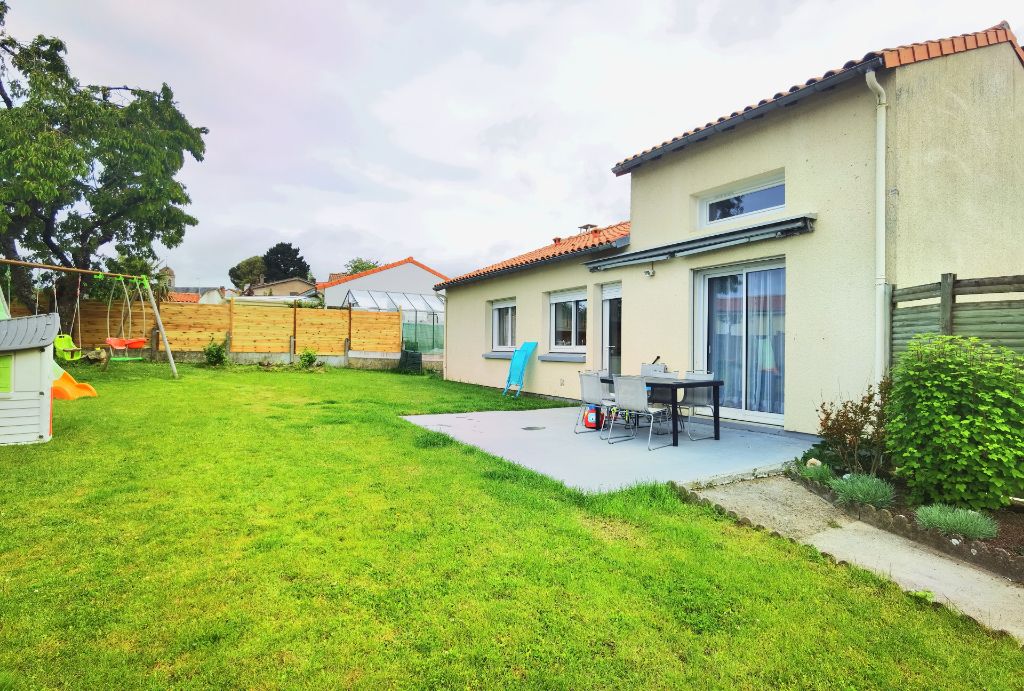 Maison Montfaucon Montigne 6 pièce(s) 108 m2