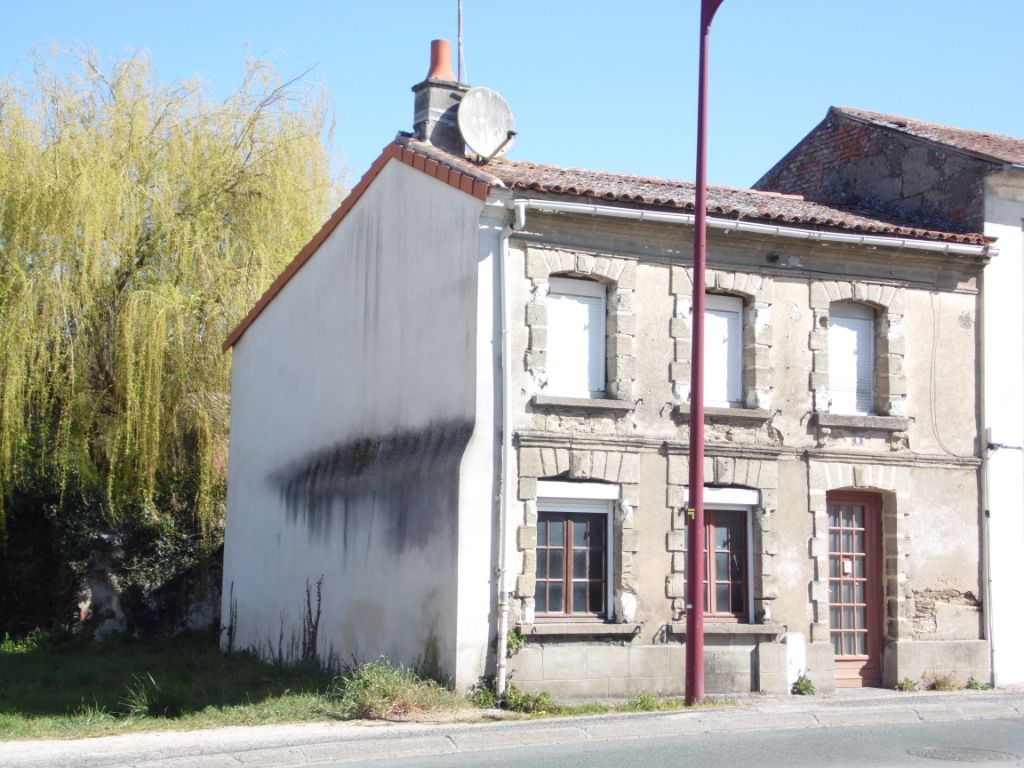 Maison à rénover avec terrain et garage à Trémont - 269694