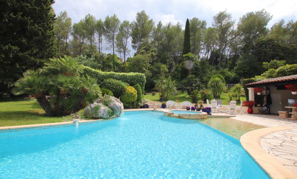 Villa avec piscine de 185 M2 sur 3200 M2 de jardin