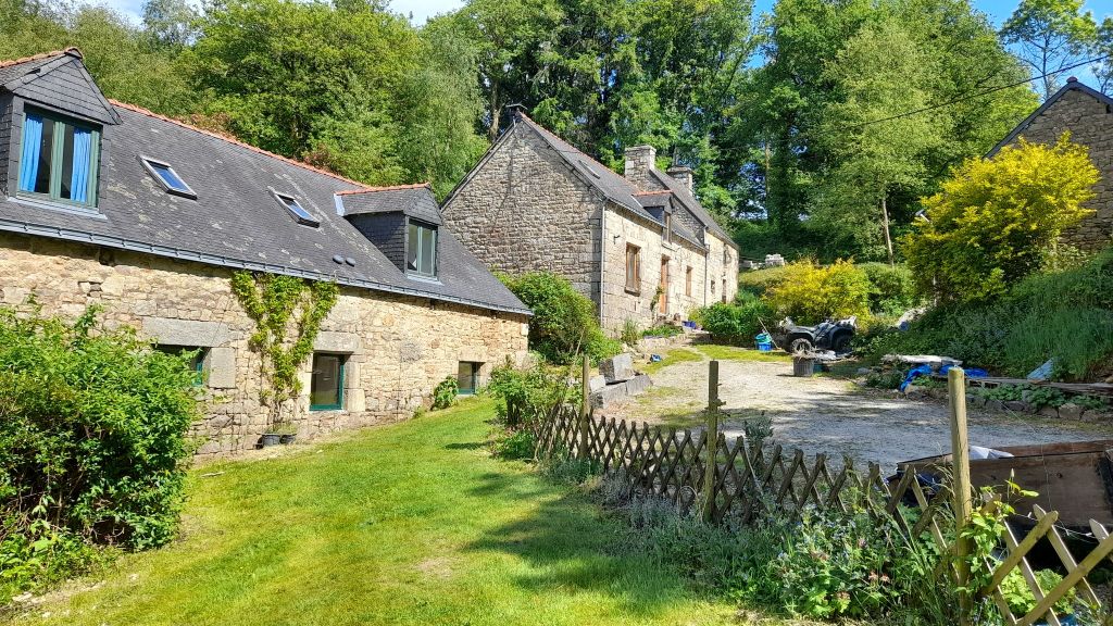 Belle propriété de gites en pierre avec piscine