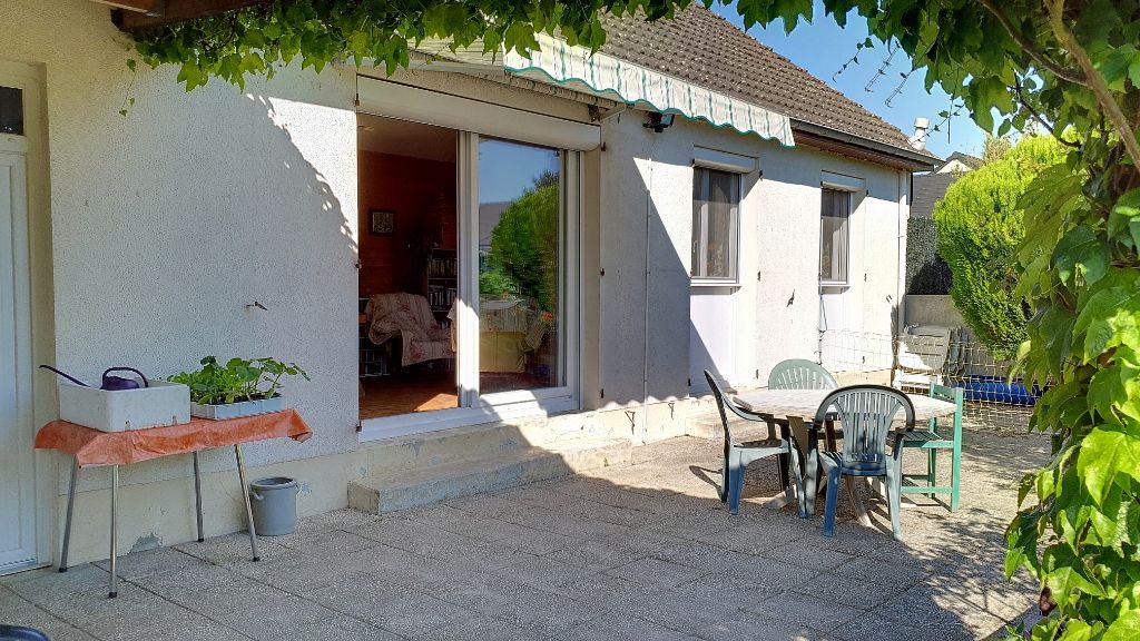 Maison plain-pied au Poinçonnet non mitoyenne avec grand jardin, garage et appentis