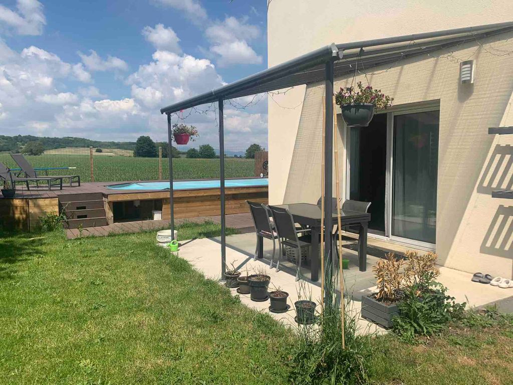 SOUS COMPROMIS - Maison 3 chambres avec jardin et piscine