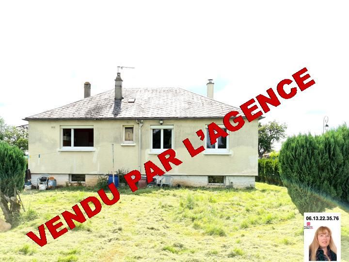 VENDU PAR L'AGENCE  - Maison de plein pied à raffraichir de 72 m2 - 3  chambres sur un terrain plat de 875 m2 -